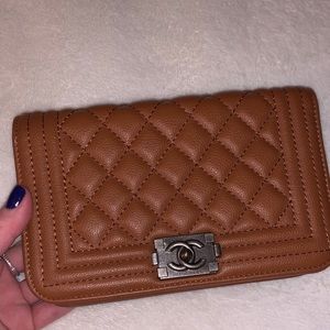 Brown women’s chain wallet